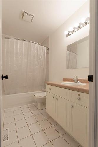39 Cove Crescent, Hamilton, ON - Indoor Photo Showing Bathroom