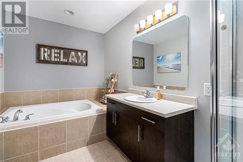 Upper level ensuite bathroom - 129 Eye Bright Crescent, Ottawa, ON - Indoor Photo Showing Bathroom