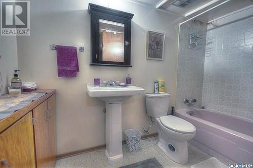 208 Wilson Crescent, Saskatoon, SK - Indoor Photo Showing Kitchen