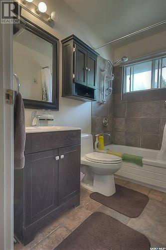 208 Wilson Crescent, Saskatoon, SK - Indoor Photo Showing Bathroom