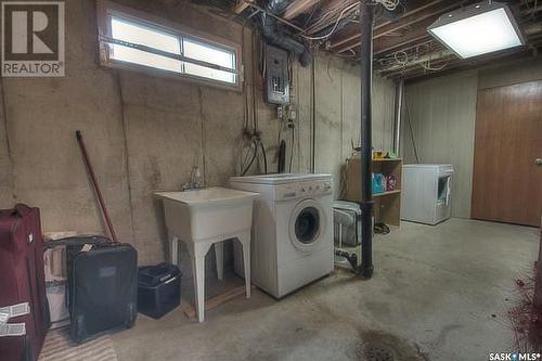 208 Wilson Crescent, Saskatoon, SK - Indoor Photo Showing Laundry Room