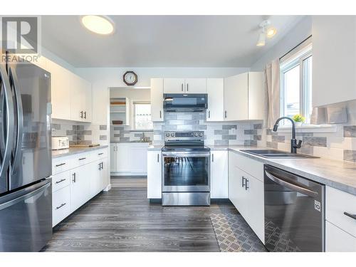 3506 42A Avenue, Vernon, BC - Indoor Photo Showing Kitchen With Upgraded Kitchen