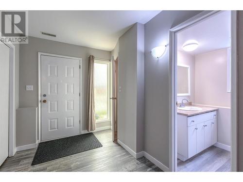 3506 42A Avenue, Vernon, BC - Indoor Photo Showing Bathroom