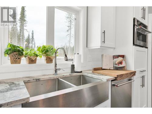 3210 Christopher Drive, Prince George, BC - Indoor Photo Showing Kitchen
