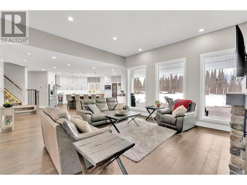 3210 Christopher Drive, Prince George, BC - Indoor Photo Showing Living Room