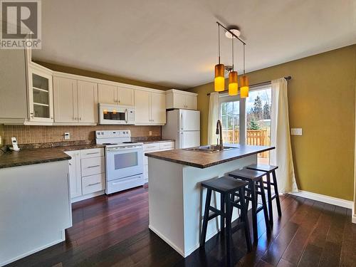 1786 Hemlock Avenue, Quesnel, BC - Indoor Photo Showing Kitchen