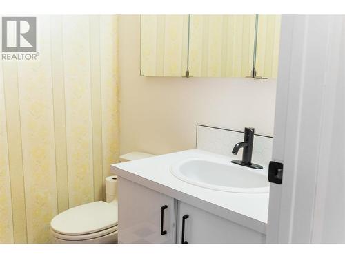 1738 Smithson Drive, Kelowna, BC - Indoor Photo Showing Bathroom