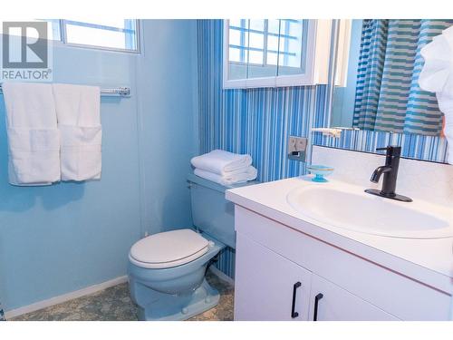 1738 Smithson Drive, Kelowna, BC - Indoor Photo Showing Bathroom