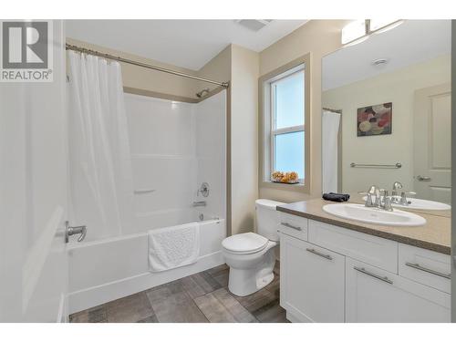 6999 Terazona Drive, Kelowna, BC - Indoor Photo Showing Bathroom