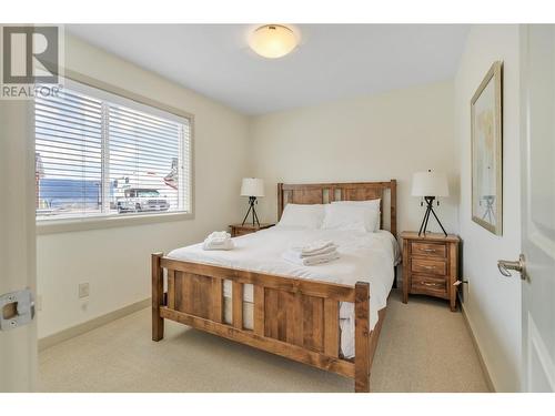 6999 Terazona Drive, Kelowna, BC - Indoor Photo Showing Bedroom