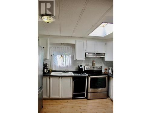 2932 Buckley Road Unit# #9, Sorrento, BC - Indoor Photo Showing Kitchen