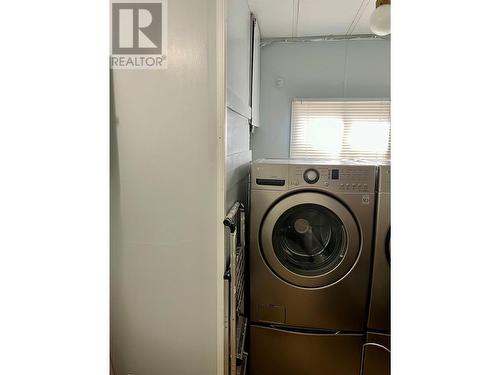 2932 Buckley Road Unit# #9, Sorrento, BC - Indoor Photo Showing Laundry Room
