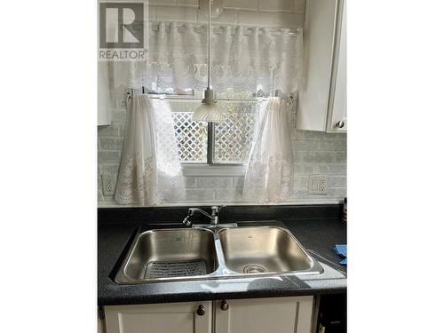 2932 Buckley Road Unit# #9, Sorrento, BC - Indoor Photo Showing Kitchen With Double Sink