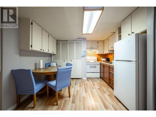 2760 25Th Avenue Ne, Salmon Arm, BC - Indoor Photo Showing Kitchen