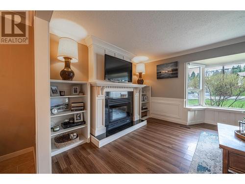 2760 25Th Avenue Ne, Salmon Arm, BC - Indoor Photo Showing Living Room With Fireplace