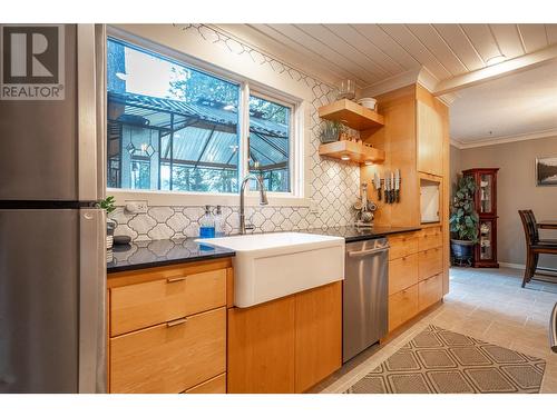 2760 25Th Avenue Ne, Salmon Arm, BC - Indoor Photo Showing Kitchen