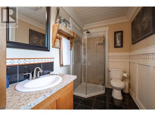 2760 25Th Avenue Ne, Salmon Arm, BC - Indoor Photo Showing Bathroom