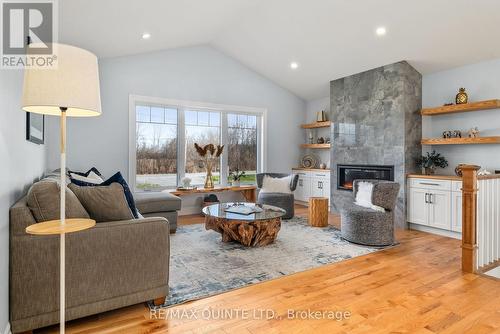 1647 Lakeside Drive, Prince Edward County, ON - Indoor Photo Showing Living Room With Fireplace