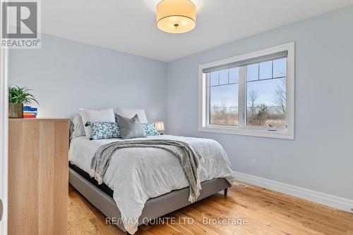 1647 Lakeside Drive, Prince Edward County, ON - Indoor Photo Showing Bedroom