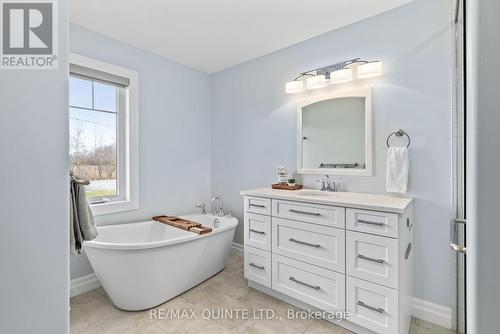 1647 Lakeside Dr, Prince Edward County, ON - Indoor Photo Showing Bathroom