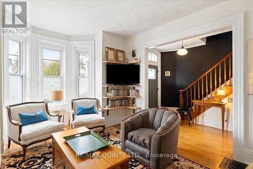 32 Queen Street, Prince Edward County, ON - Indoor Photo Showing Living Room