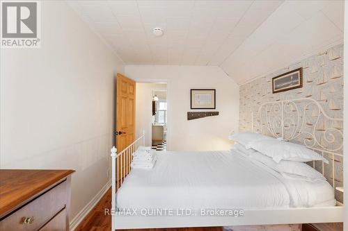 32 Queen Street, Prince Edward County, ON - Indoor Photo Showing Bedroom