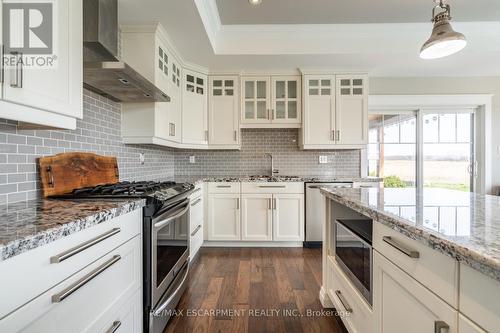 54 Stoney Creek Road, Haldimand, ON - Indoor Photo Showing Kitchen With Upgraded Kitchen
