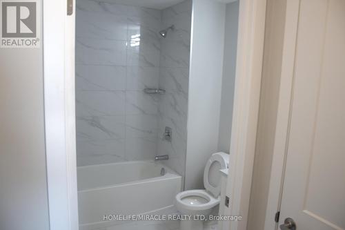 #2210 -15 Queen St, Hamilton, ON - Indoor Photo Showing Bathroom