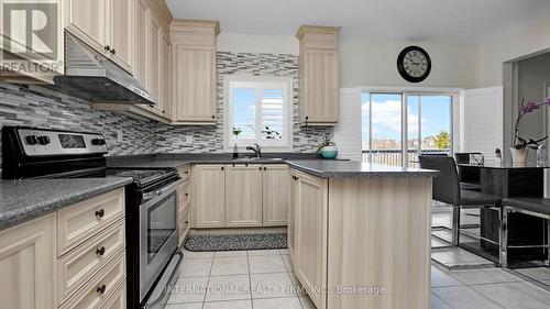 252 Morden Dr, Shelburne, ON - Indoor Photo Showing Kitchen With Upgraded Kitchen