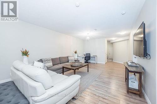 56 Law Dr, Guelph, ON - Indoor Photo Showing Living Room