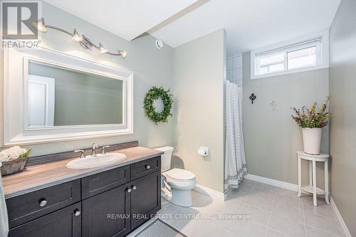 56 Law Dr, Guelph, ON - Indoor Photo Showing Bathroom