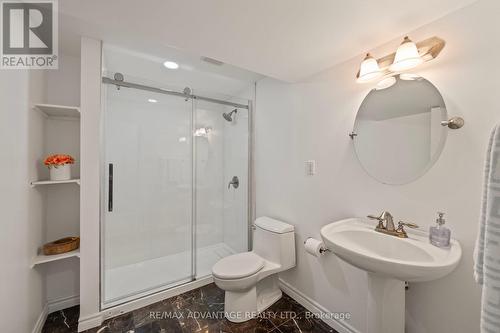 943 Blythwood Rd, London, ON - Indoor Photo Showing Bathroom