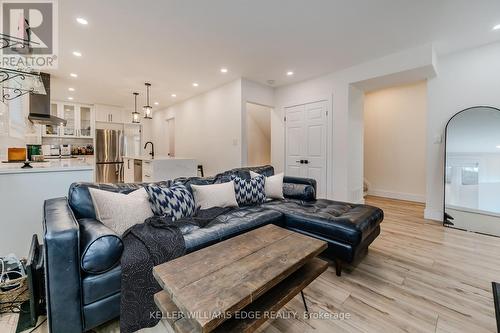 218 Rosslyn Ave S, Hamilton, ON - Indoor Photo Showing Living Room