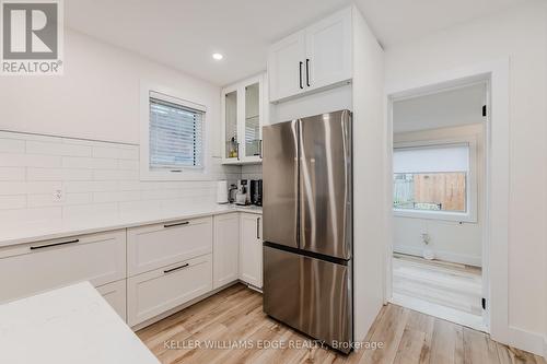 218 Rosslyn Ave S, Hamilton, ON - Indoor Photo Showing Kitchen