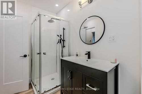 218 Rosslyn Ave S, Hamilton, ON - Indoor Photo Showing Bathroom