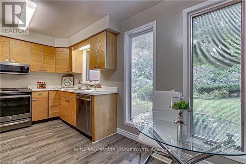285 Riverside Drive, London, ON - Indoor Photo Showing Kitchen