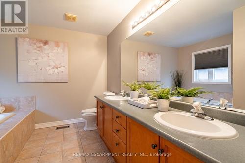 81 Segwun Rd, Hamilton, ON - Indoor Photo Showing Bathroom