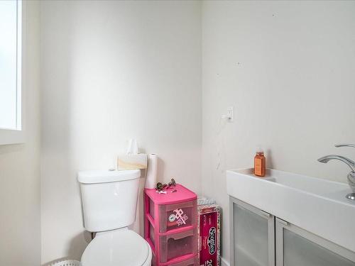 5631 Arnhem Terr, Nanaimo, BC - Indoor Photo Showing Bathroom