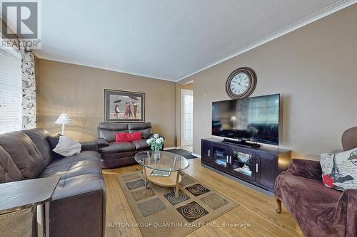 400 Maple Ave, Halton Hills, ON - Indoor Photo Showing Living Room