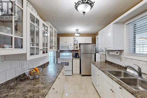 400 Maple Ave, Halton Hills, ON - Indoor Photo Showing Kitchen With Double Sink