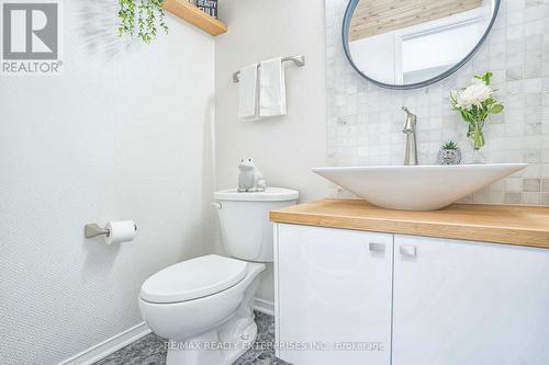 #10 -1239 Upper Village Dr, Mississauga, ON - Indoor Photo Showing Bathroom