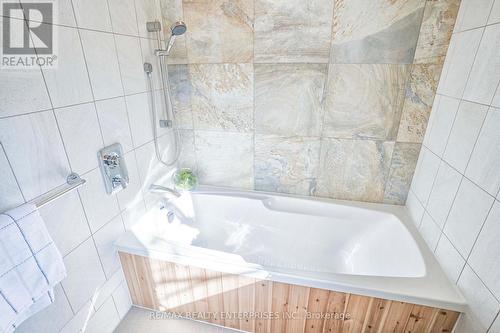 10 - 1239 Upper Village Drive, Mississauga, ON - Indoor Photo Showing Bathroom
