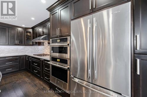 23 Tigerlily Place, Brampton, ON - Indoor Photo Showing Kitchen With Upgraded Kitchen