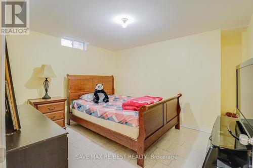 10 Chatelaine Court, Brampton, ON - Indoor Photo Showing Bedroom