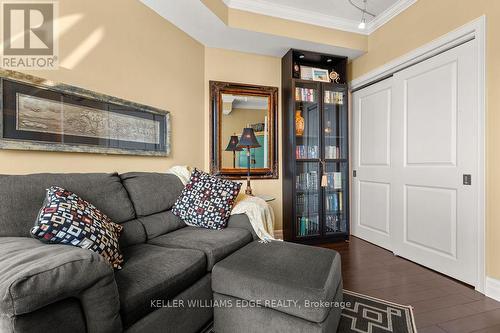 #803 -360 Pearl St, Burlington, ON - Indoor Photo Showing Living Room