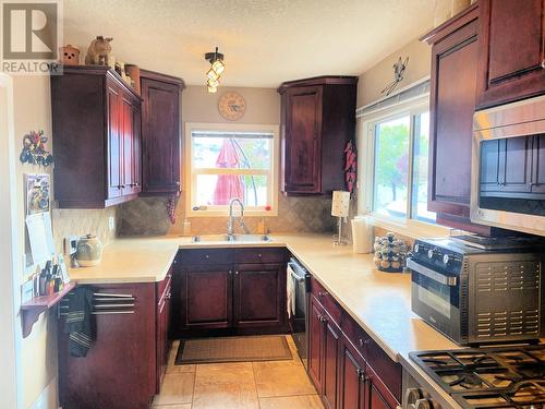 4396 Beach Avenue, Peachland, BC - Indoor Photo Showing Kitchen With Double Sink