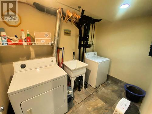 4396 Beach Avenue, Peachland, BC - Indoor Photo Showing Laundry Room