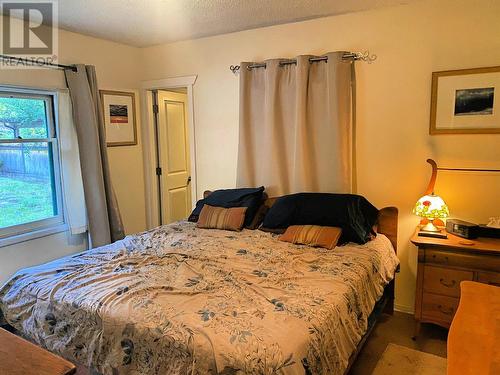 4396 Beach Avenue, Peachland, BC - Indoor Photo Showing Bedroom