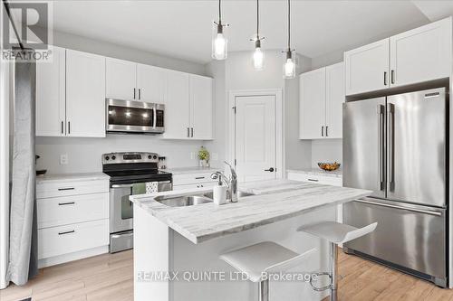 94 Campbell Crescent, Prince Edward County, ON - Indoor Photo Showing Kitchen With Upgraded Kitchen