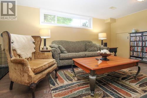 950 Silverdale Road, Peterborough, ON - Indoor Photo Showing Living Room